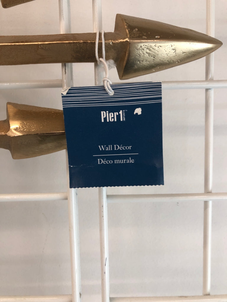 GOLD PAINTED ARROW DECOR.