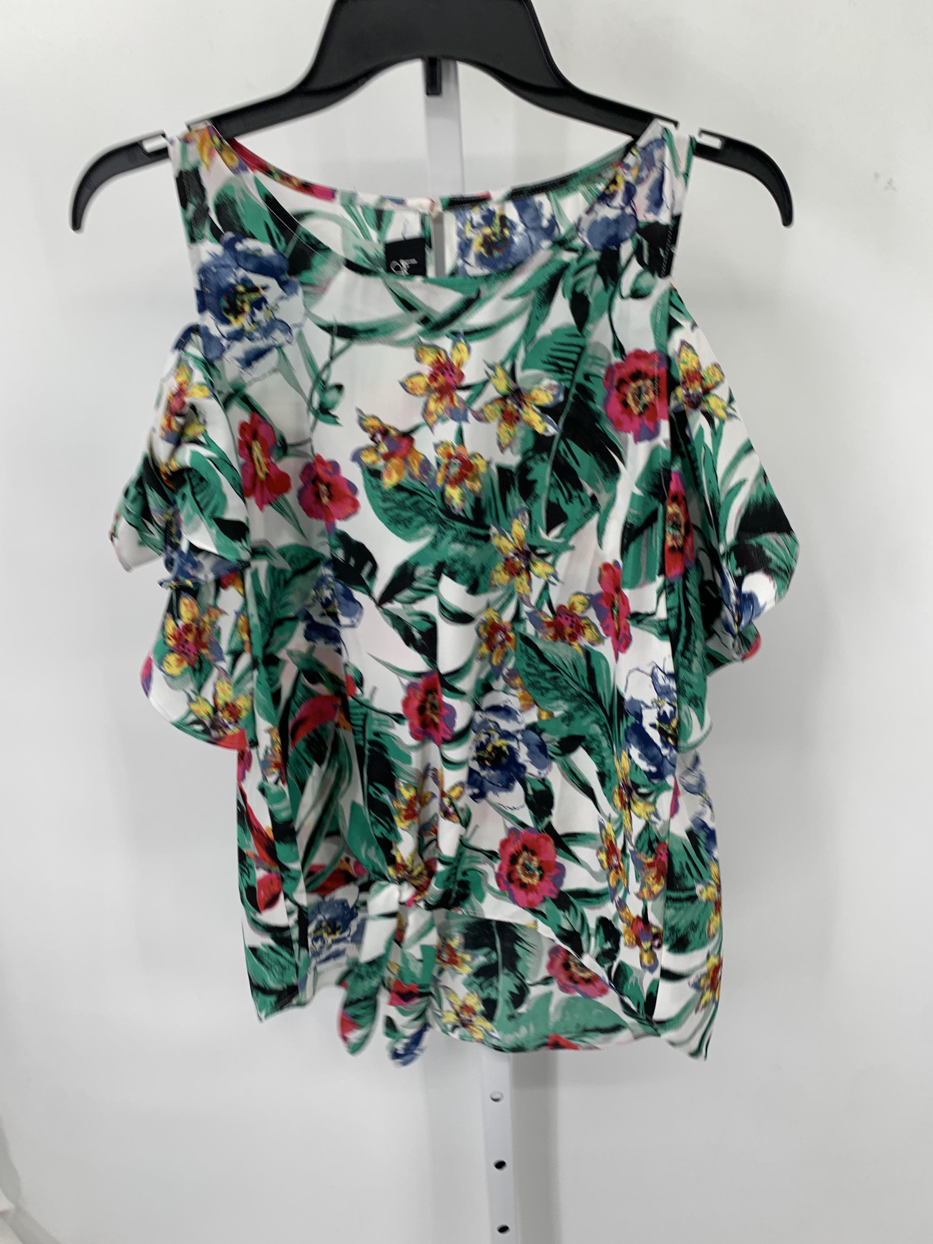 By & By Size Medium Juniors Short Sleeve Shirt