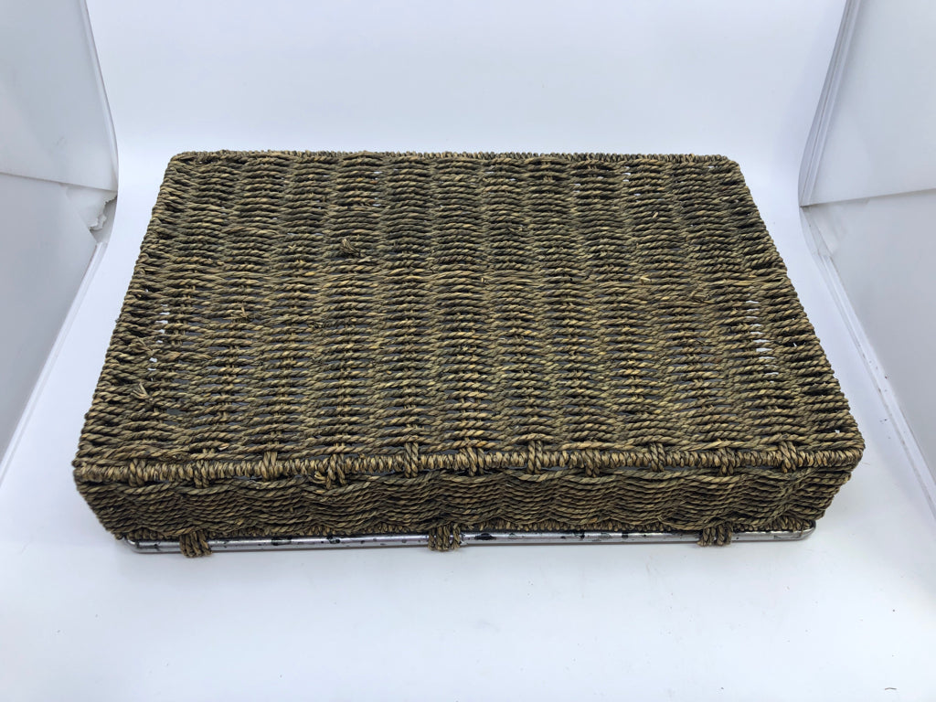 WOVEN TRAY W SILVER FRAME.
