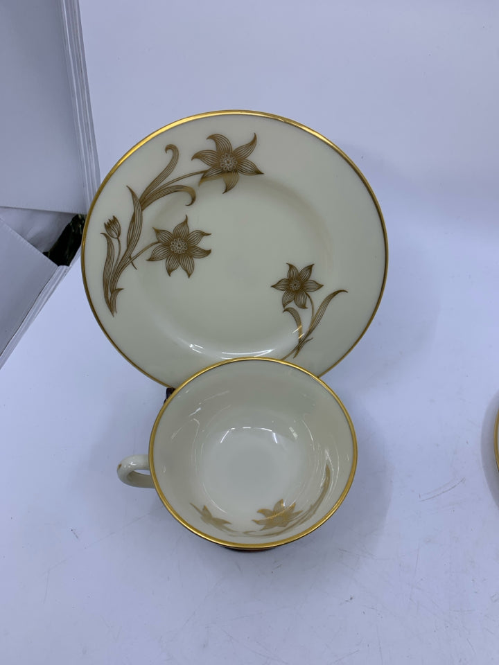 8 PC SVC 4 DAYBREAK PATTERN TEACUPS/SAUCERS SET.
