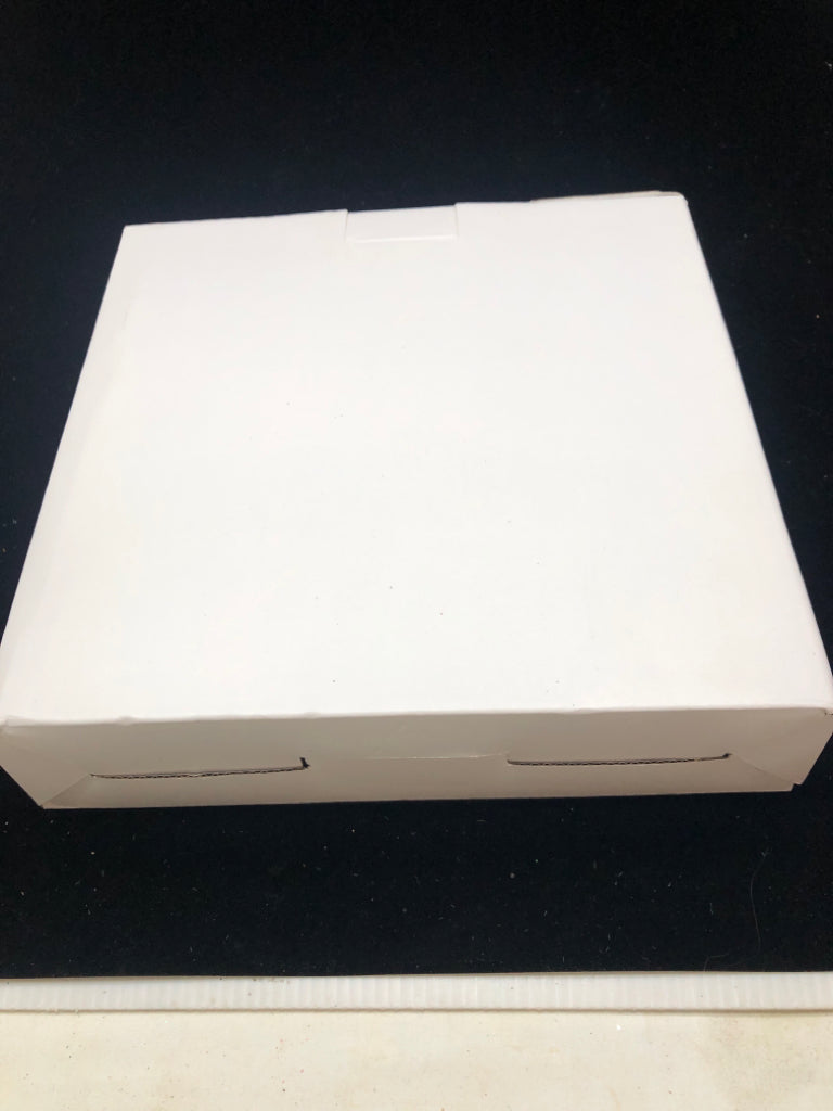 NIB MATTRESS PROTECTOR - TWIN XL.