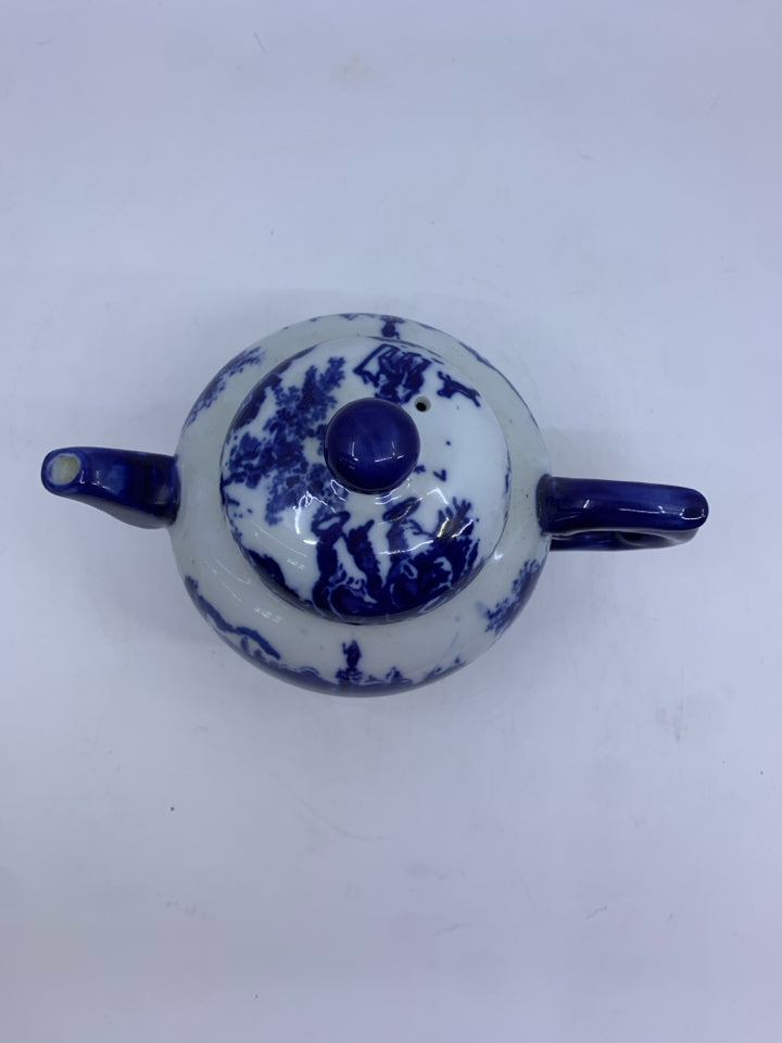 BLUE/WHITE TEA POT W/ TOWN SCENE.