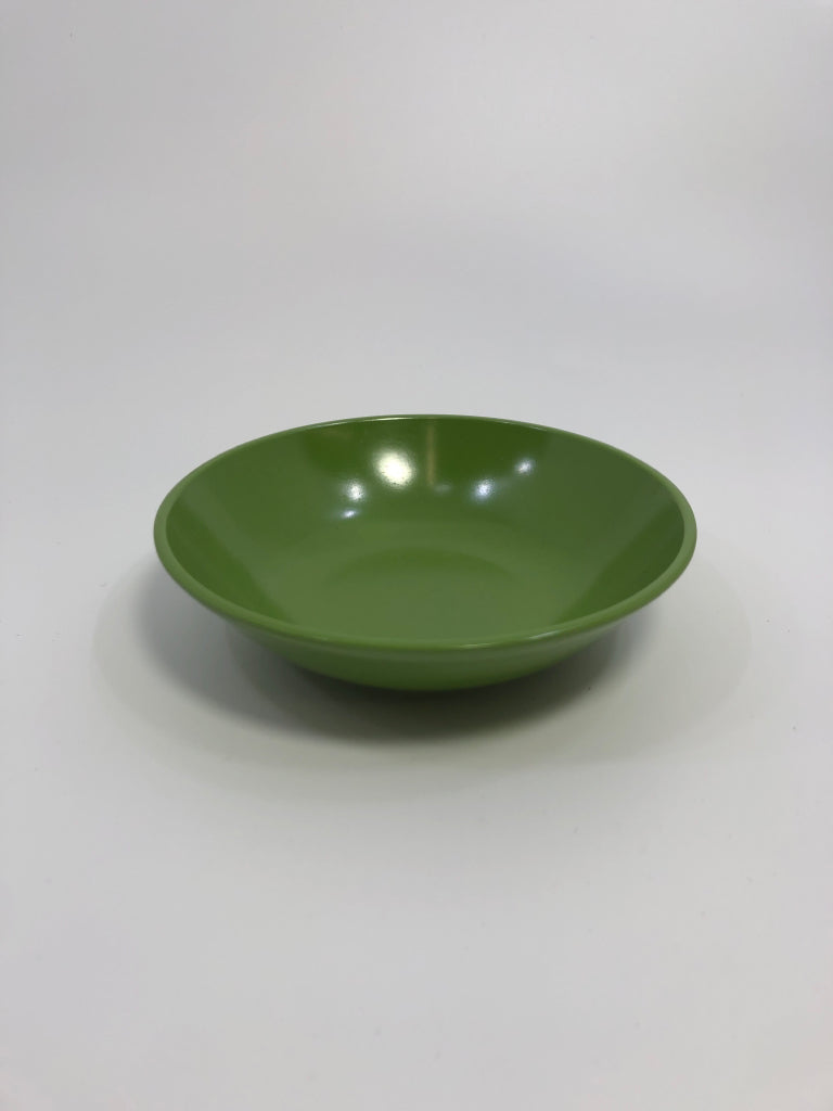 8 GREEN MELAMINE DESSERT BOWLS.