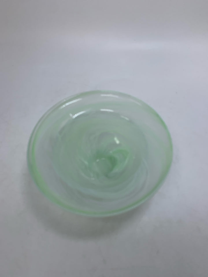 GREEN GLASS SWIRL DESIGN FOOTED SMALL BOWL.