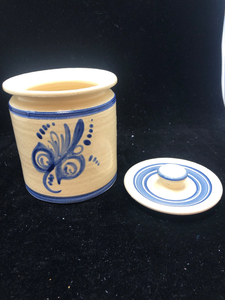 VTG CREAM POTTERY BLUE FLORAL CROCK.