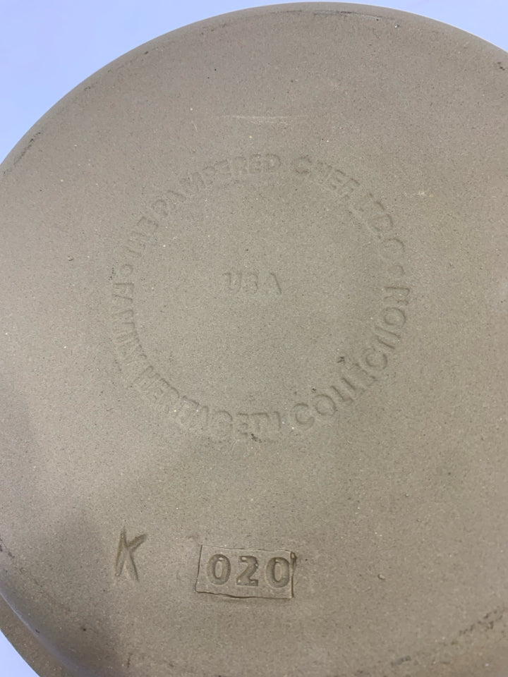 FAMILY HERITAGE STONEWARE PIE PLATE.