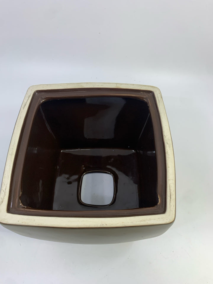 BROWN GOLD CERAMIC TISSUE COVER W/FLOWERS.