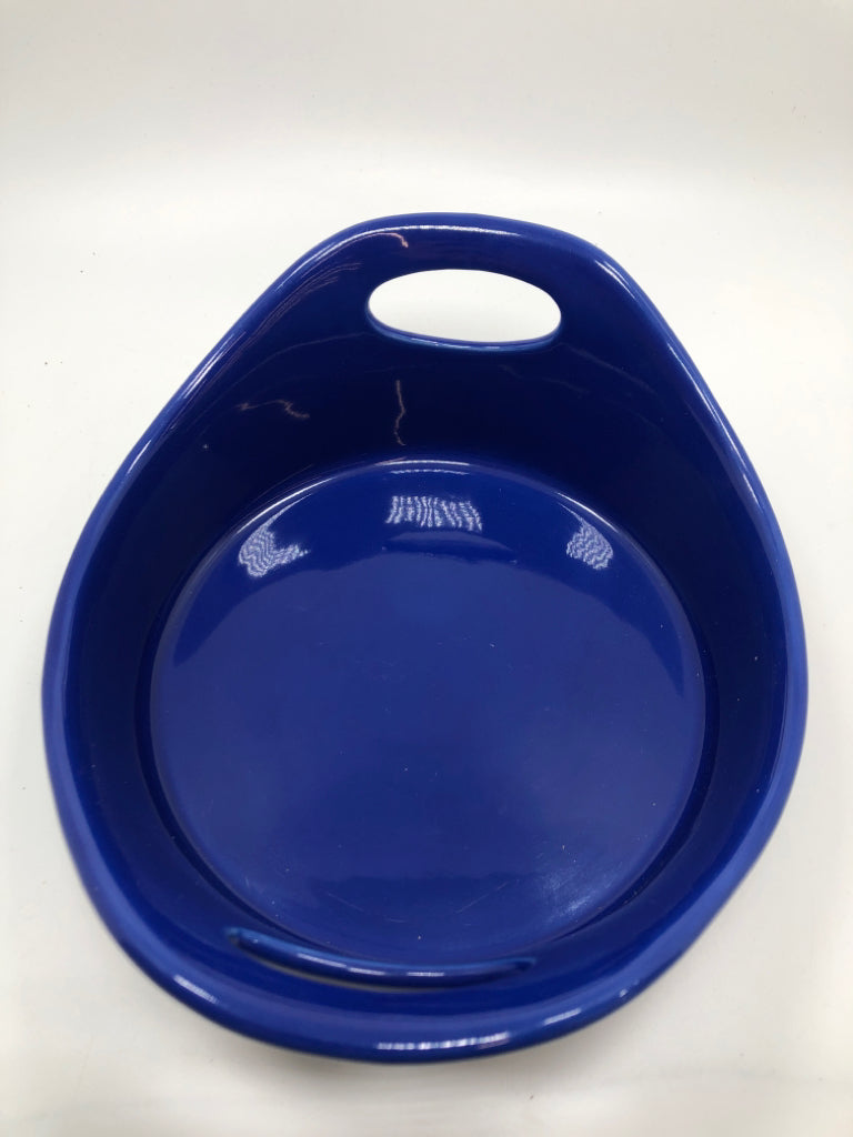 DK BLUE CASSEROLE DISH W/HANDLES.