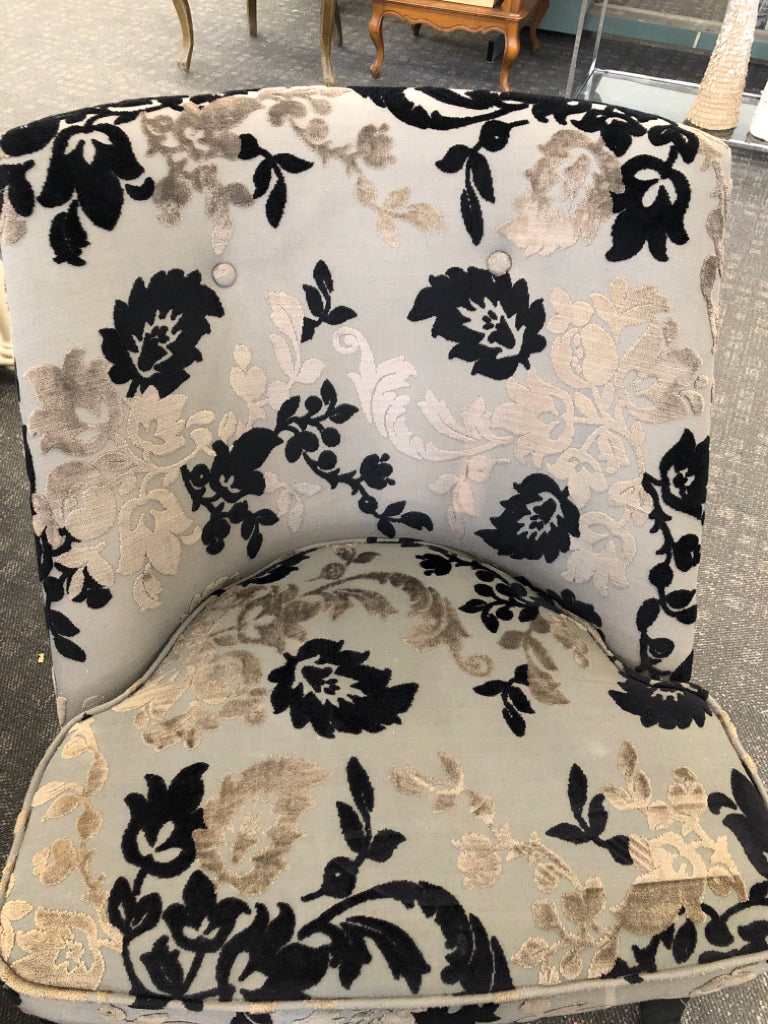 BLACK FLORAL UPHOLSTERED CHAIR W/ WOOD LEGS.