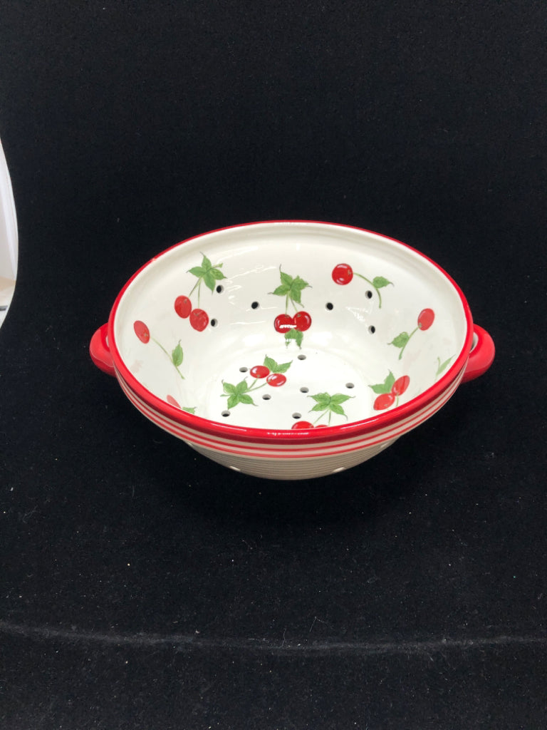CERAMIC RED/WHITE CHERRIES STRAINER.