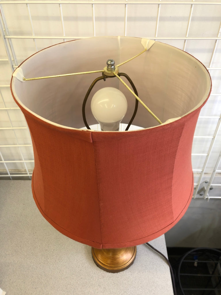 BROWN, YELLOW BALL BASE LAMP W/RED SHADE.