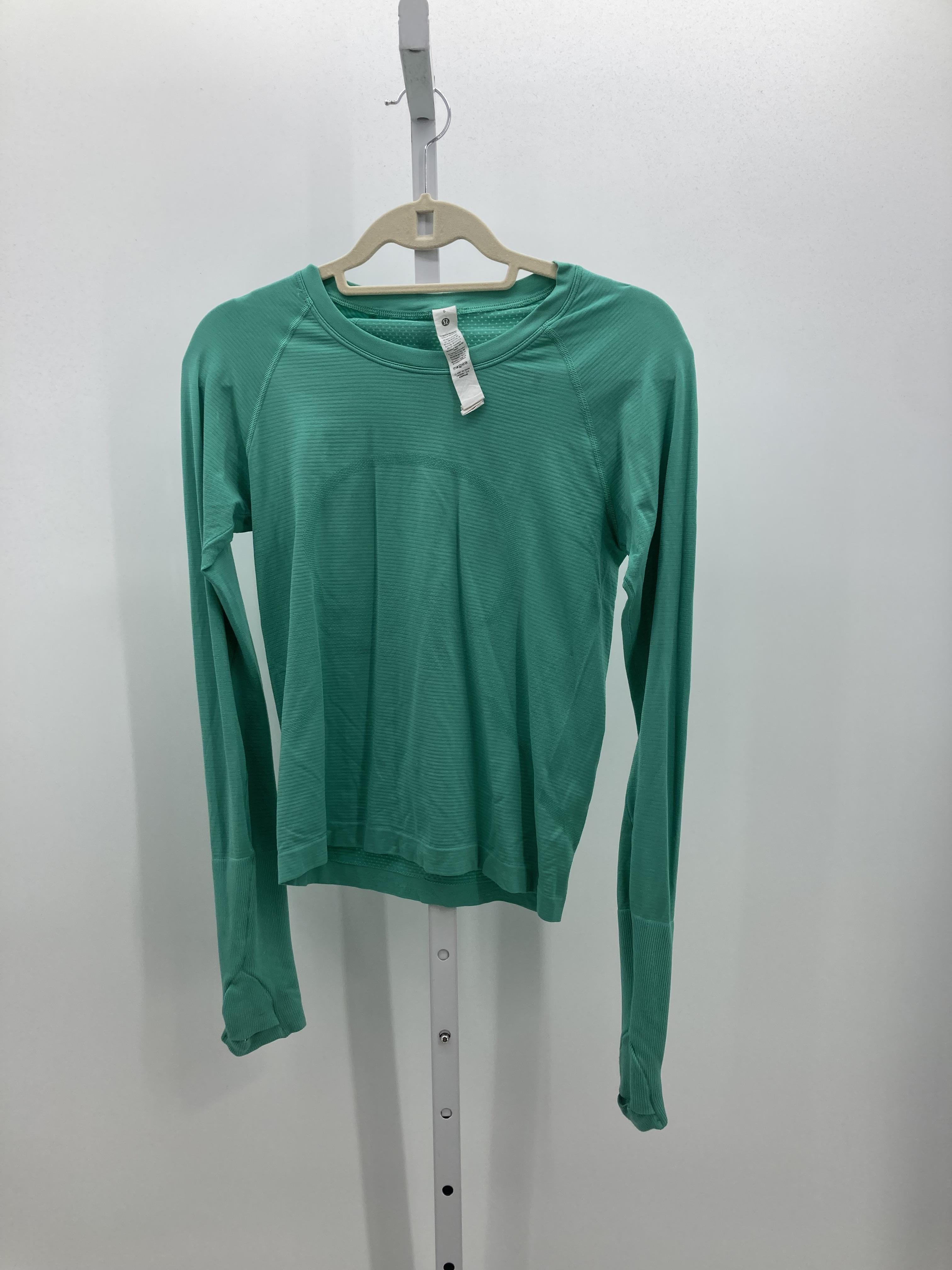 Lululemon Size 6 Misses Long Sleeve Shirt