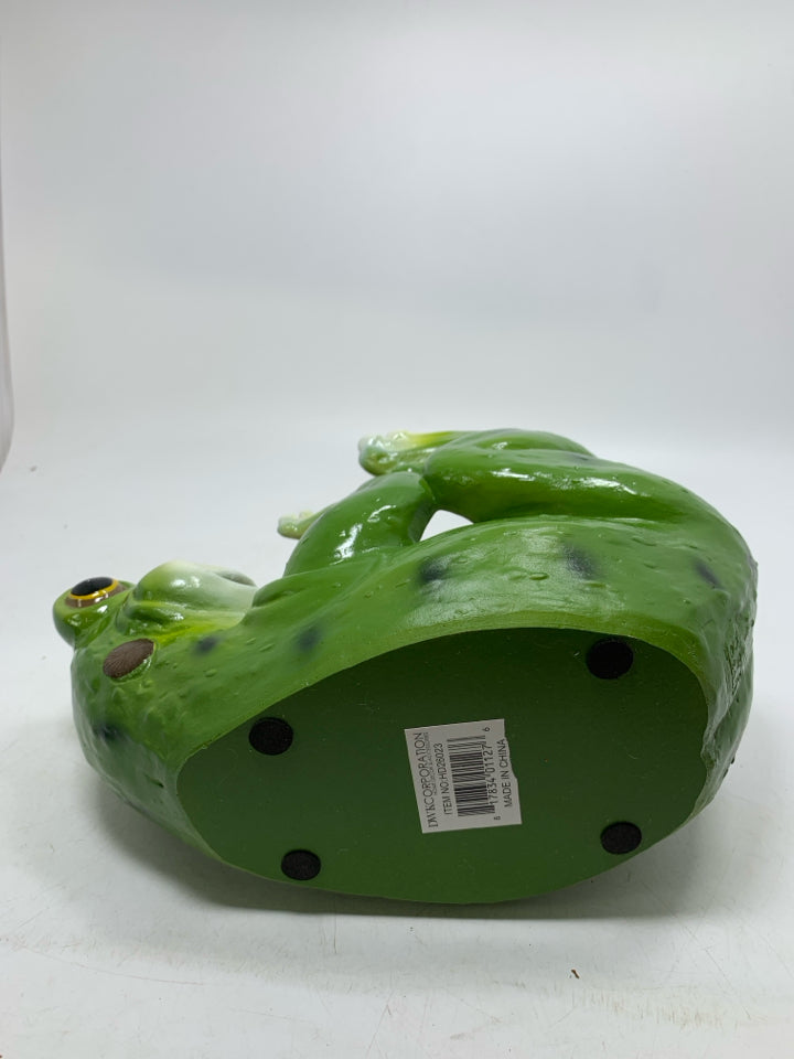 RESIN FROG WINE BOTTLE HOLDER.