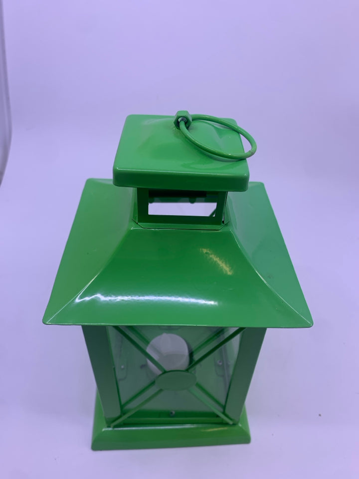 GREEN METAL TEA LIGHT LANTERN.