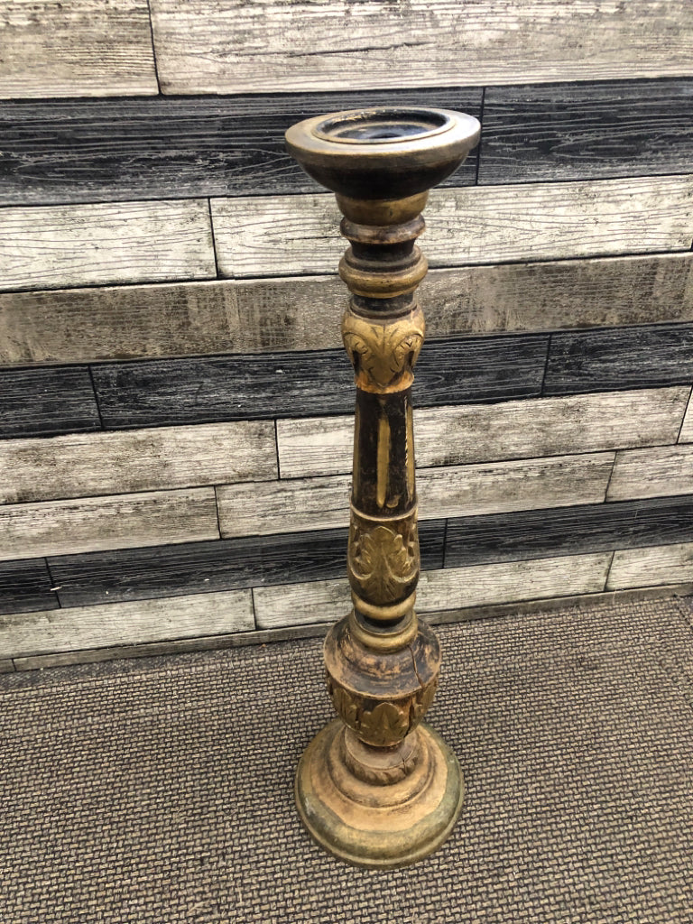 WOODEN DISTRESSED CANDLE HOLDER.