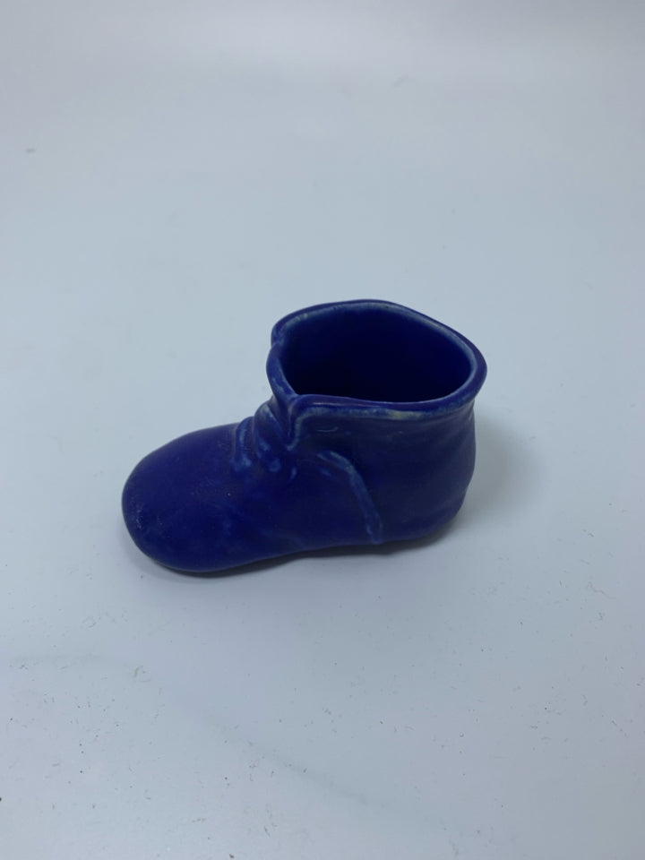 VTG DARK BLUE POTTERY BABY SHOE.