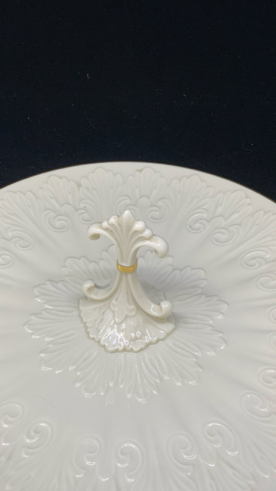 LENOX FEATHER PATTERN SERVER W CENTER HANDLE.