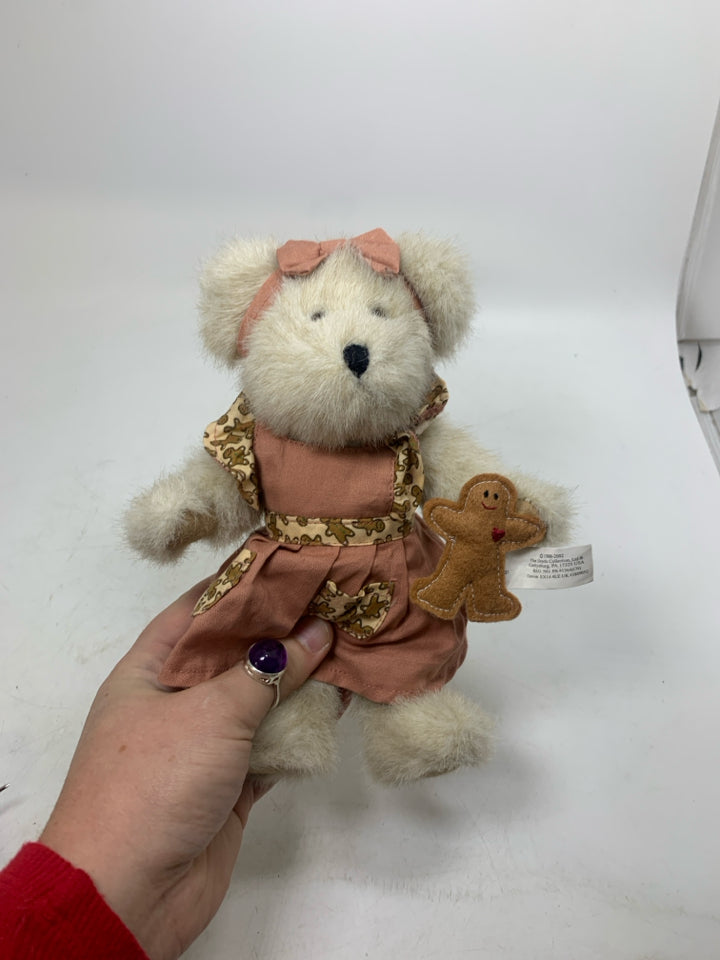 WHITE BOYDS BEAR IN GINGERBREAD APRON.