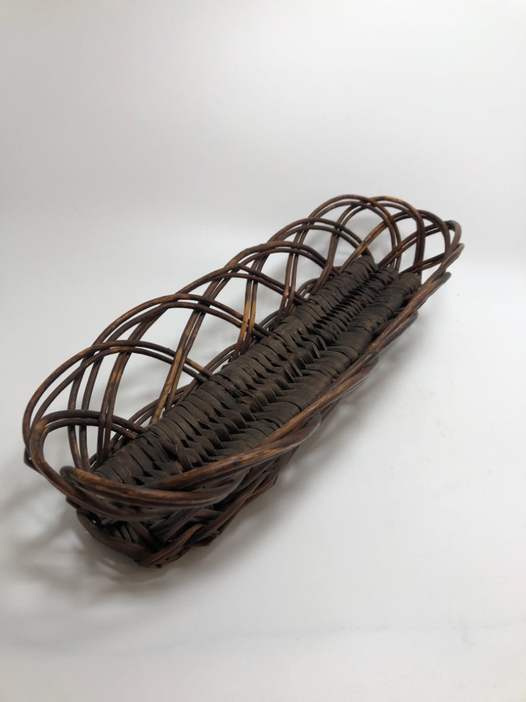 FRENCH STYLE OVAL WICKER BASKET.