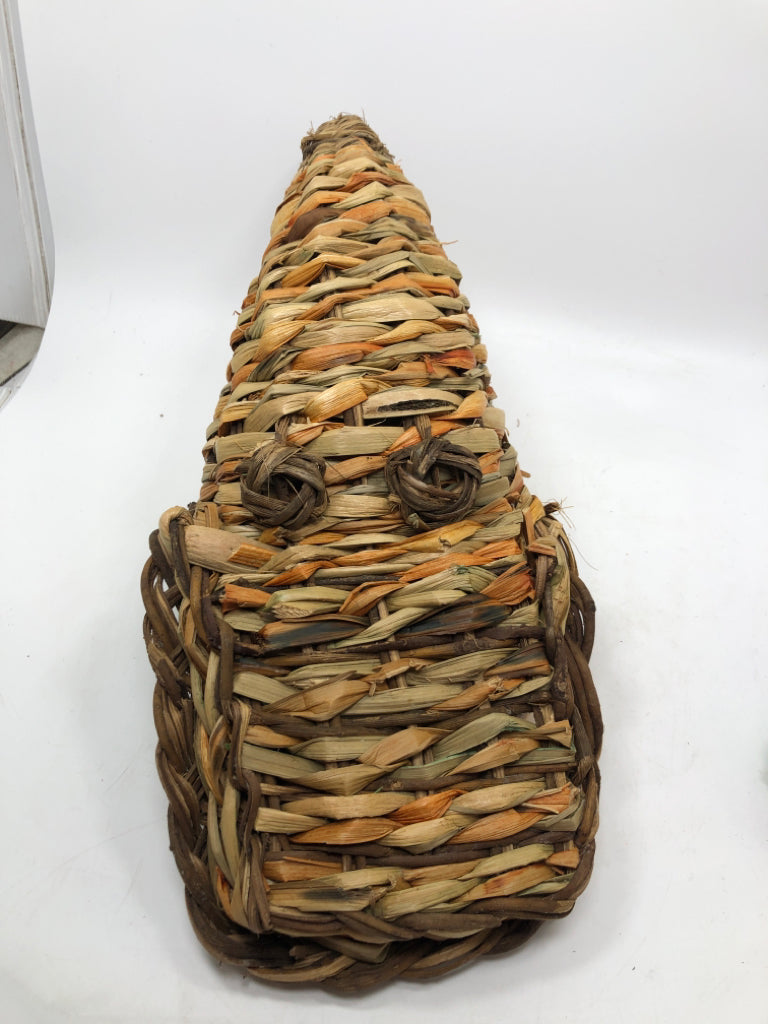 WICKER WOVEN CORNUCOPIA W/5PC FAUX FRUIT DECOR.