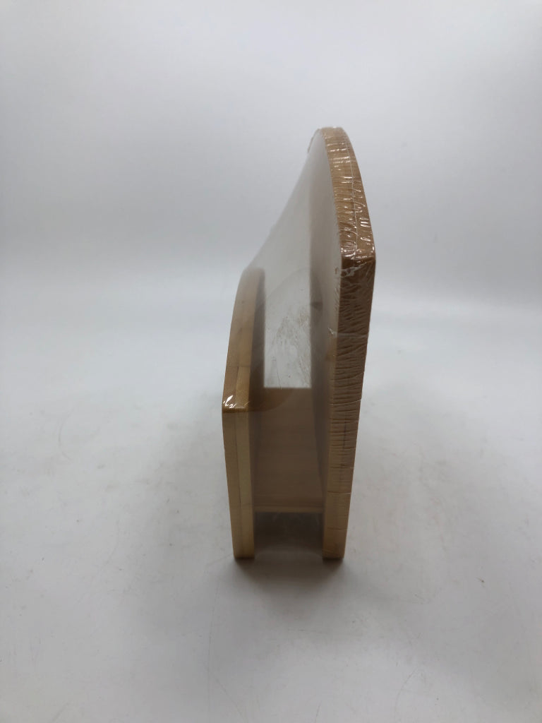 NIP BAMBOO NAPKIN HOLDER.