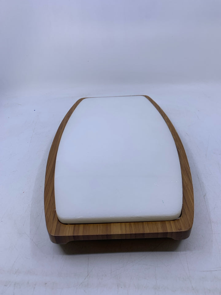 OVAL CHEESE BOARD W/ WHITE STONE TOP DRAWER W/ KNIFES.