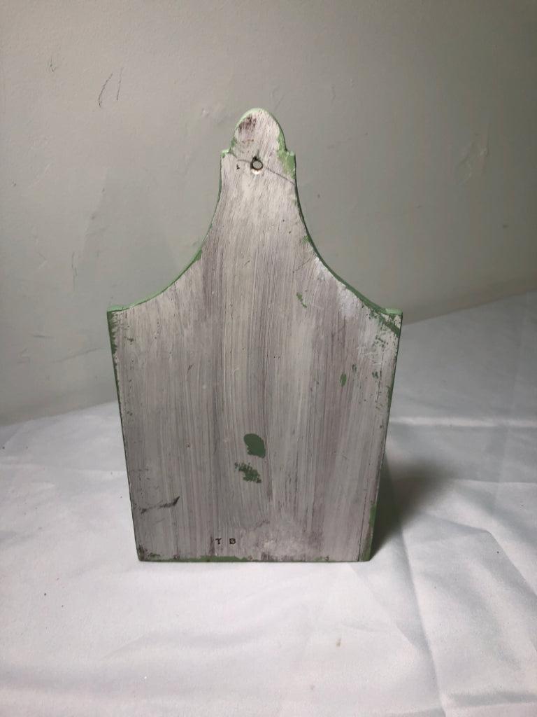 GREEN SHELF WALL HANGING.