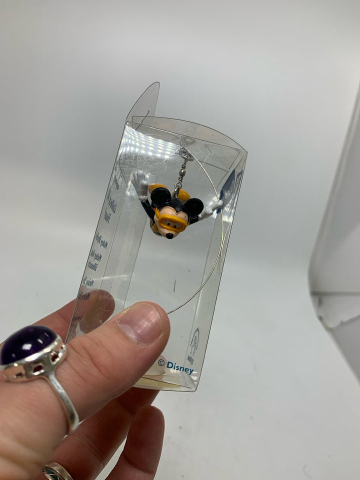 IN PACKAGE MICKEY MOUSE DANGLER.