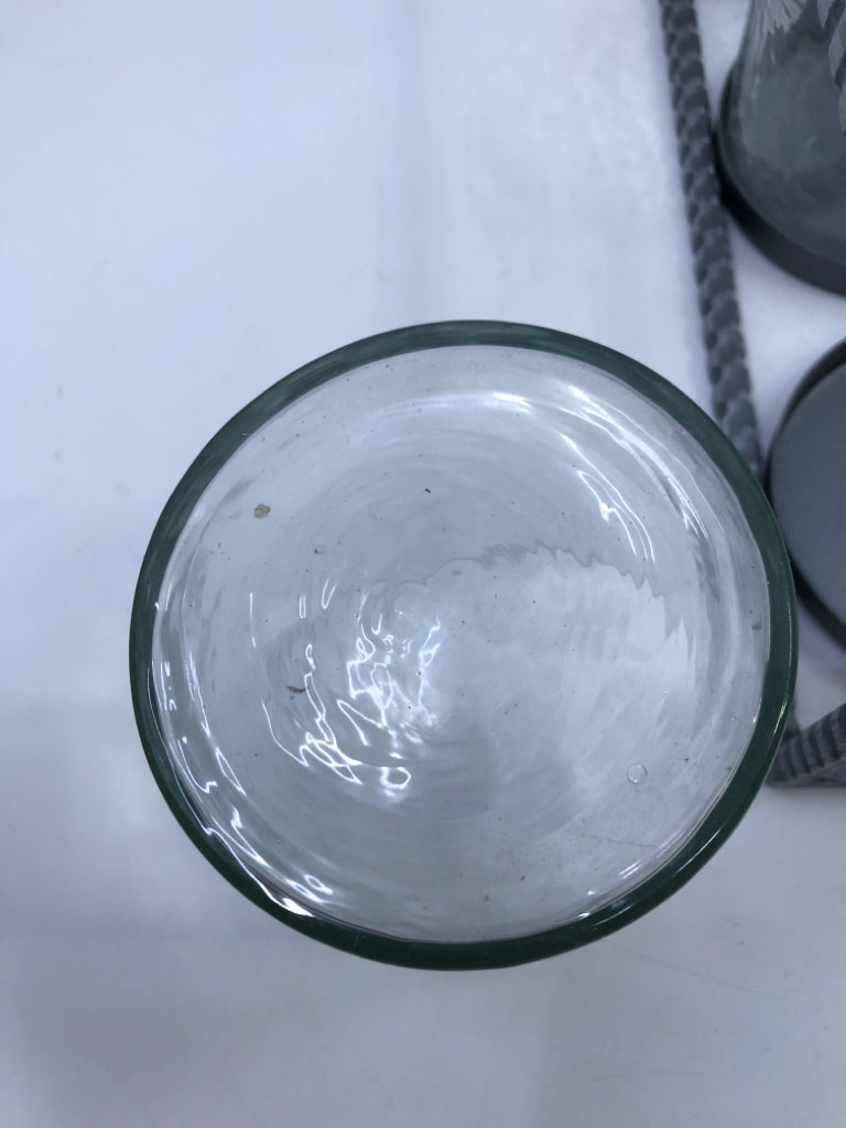 3 CANDLE HOLDERS IN METAL HOLDER.