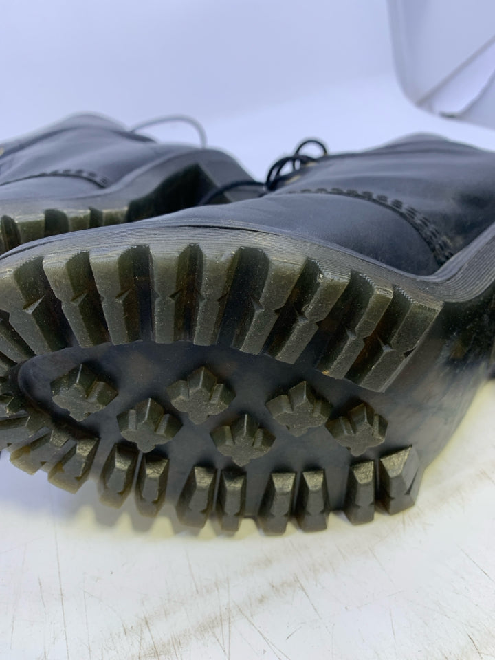 Dr. Martens L Shoe Size 10 Boots