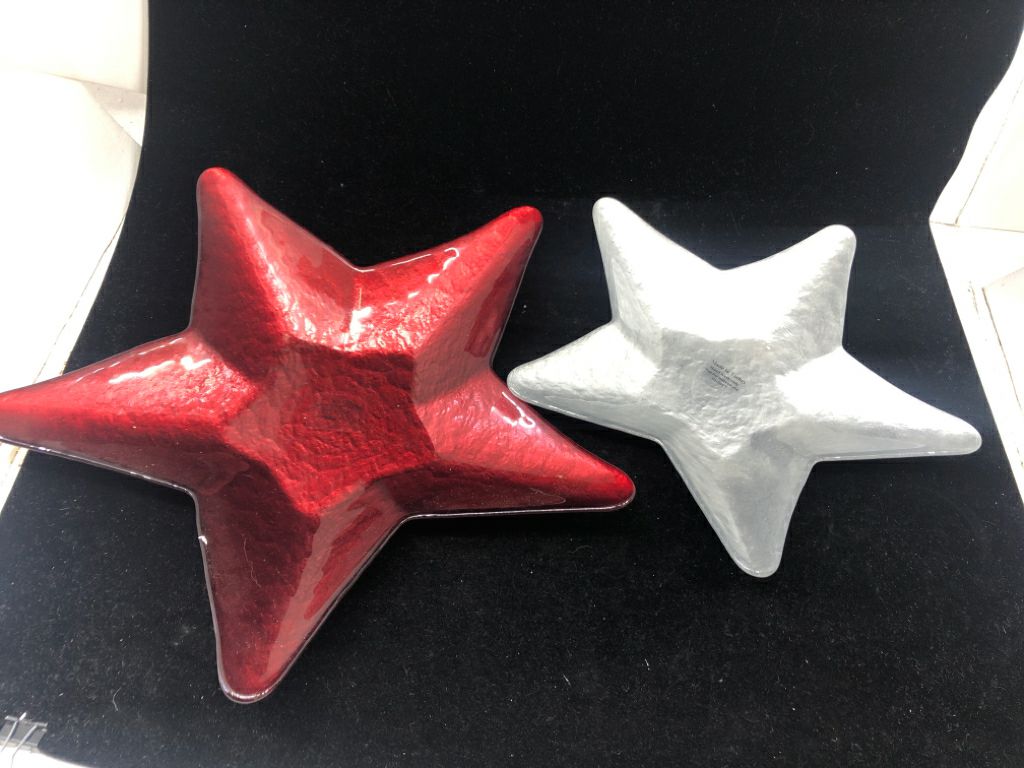2 GLASS STAR SHAPED NESTING BOWLS SILVER/RED.