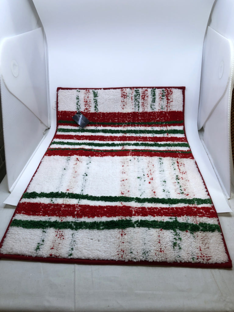 RED AND GREEN BATH MAT.