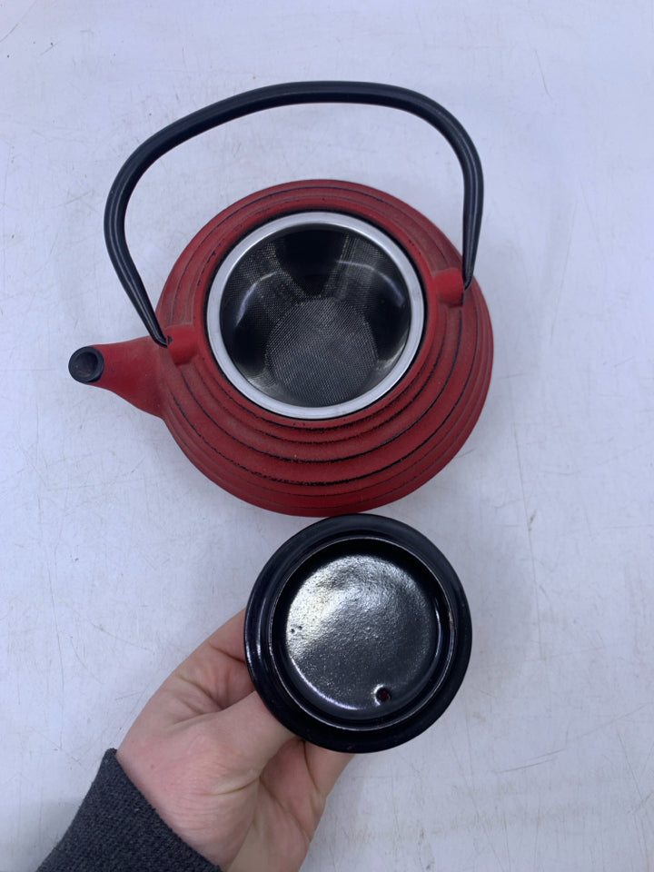 METAL RED RIBBED SHORT TEAPOT W/ INFUSER SCREEN.