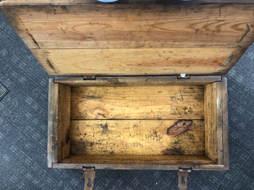 VTG LARGE WOOD STORAGE CRATE.