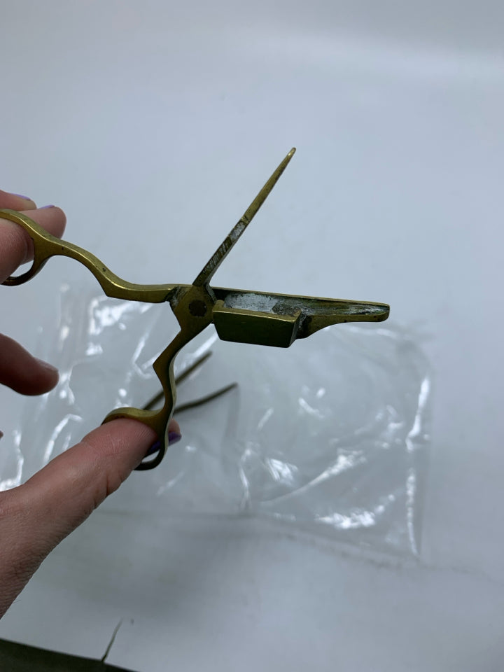 VTG METAL TWEEZERS/SCISSORS IN BAG.