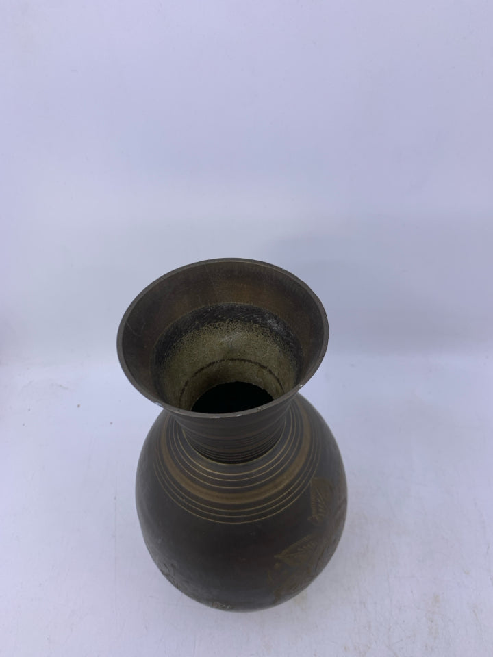 UN POLISHED FOOTED BRASS VASE W/ FLORAL ETCHING.