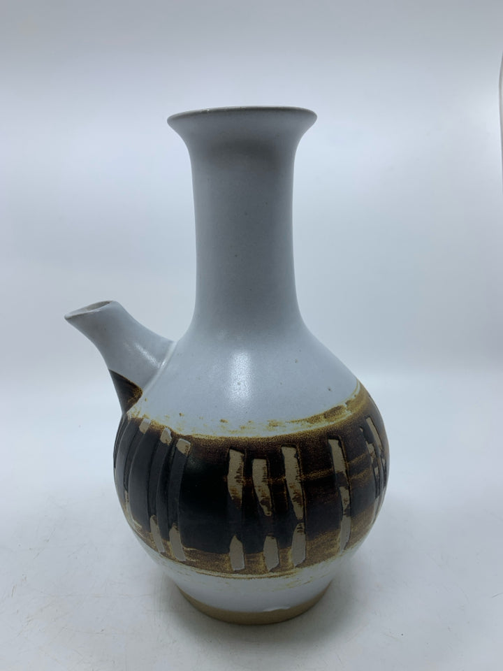 WHITE POTTERY CARAFE DECANTER MARTZ MARSHALL W/ DARK BROWN BAND IN CENTER.