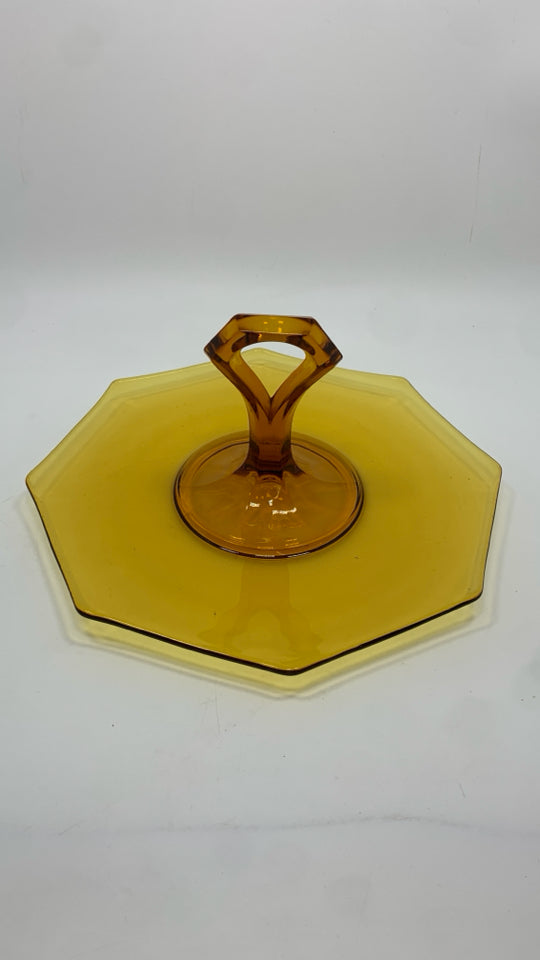 AMBER GLASS TIDBIT TRAY W/HANDLE.