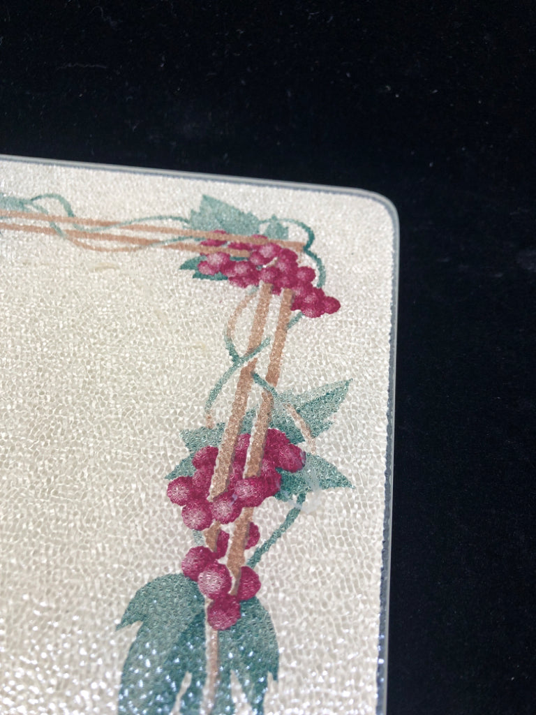 GRAPE/VINE GLASS CUTTING BOARD .
