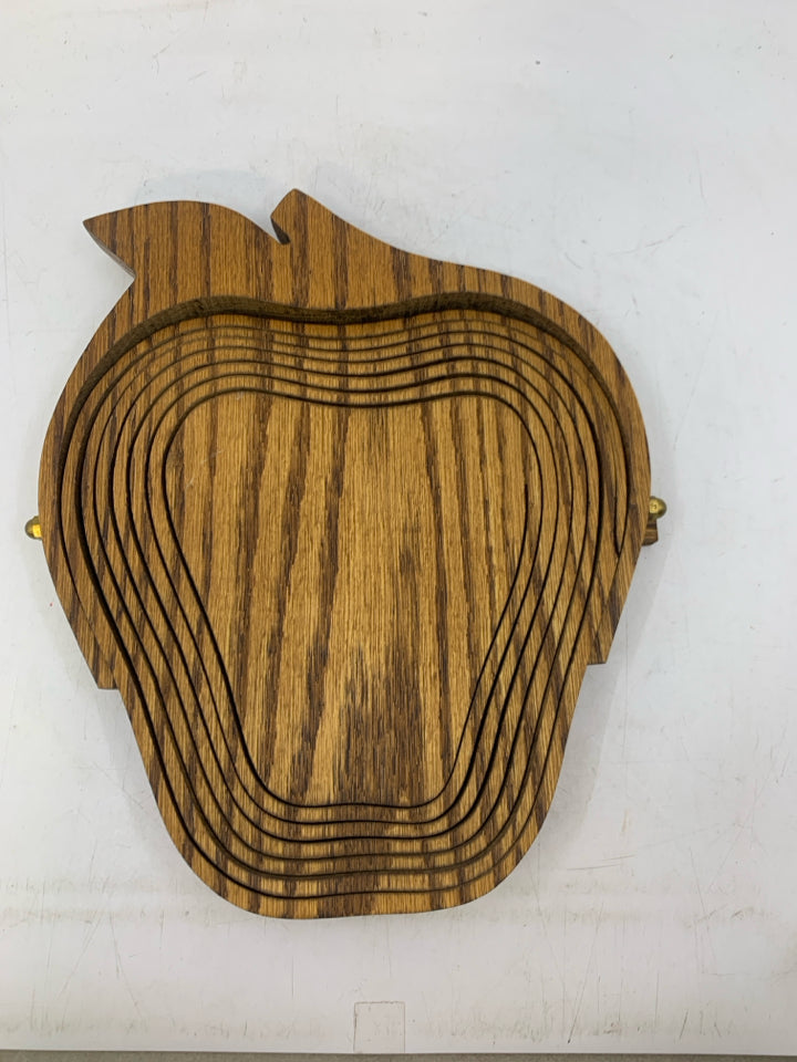 WOOD COLLAPSIBLE APPLE SHAPED BASKET.