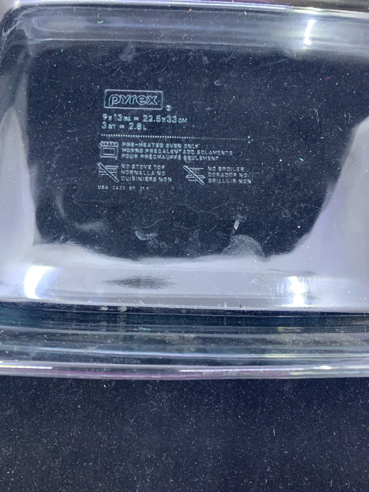 PYREX GLASS BAKING DISH W HANDLES.
