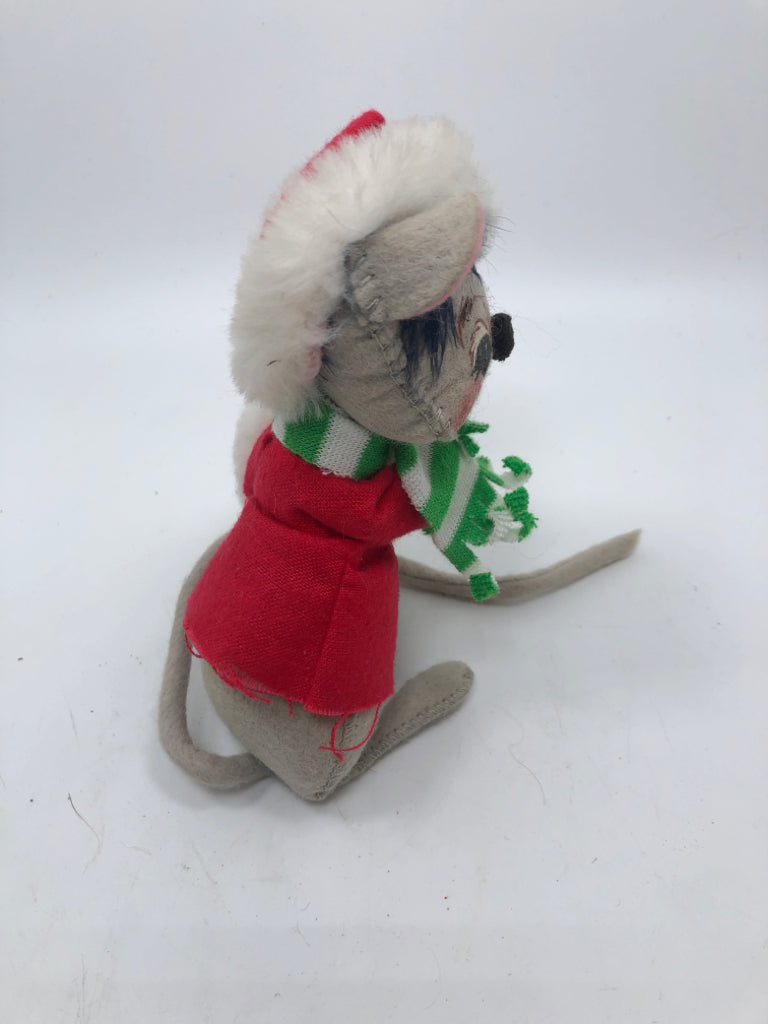 ANNALEE MOBILITEE CHRISTMAS MOUSE W/SNOWBALL.