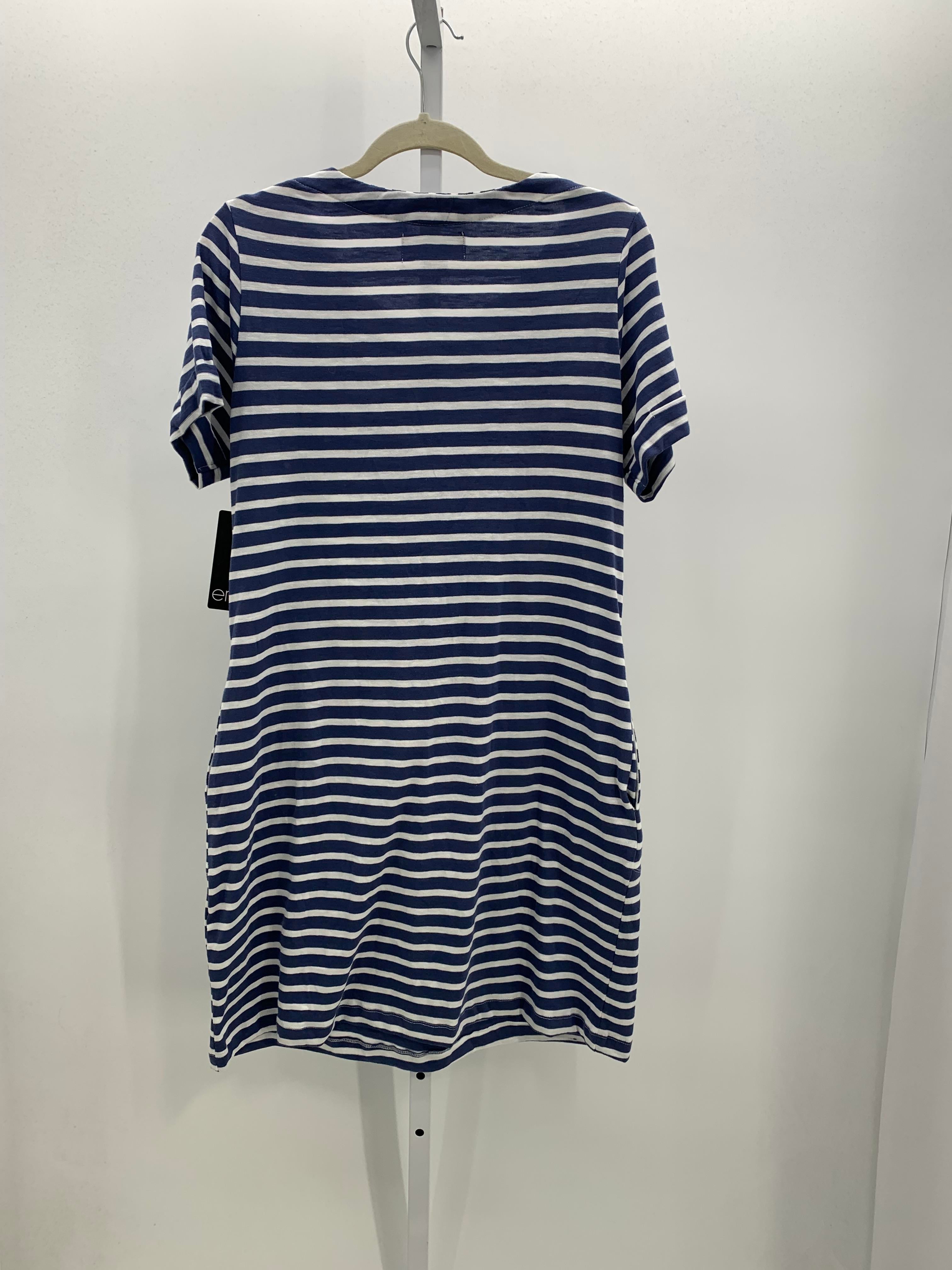Erika Size Medium Misses Short Sleeve Dress