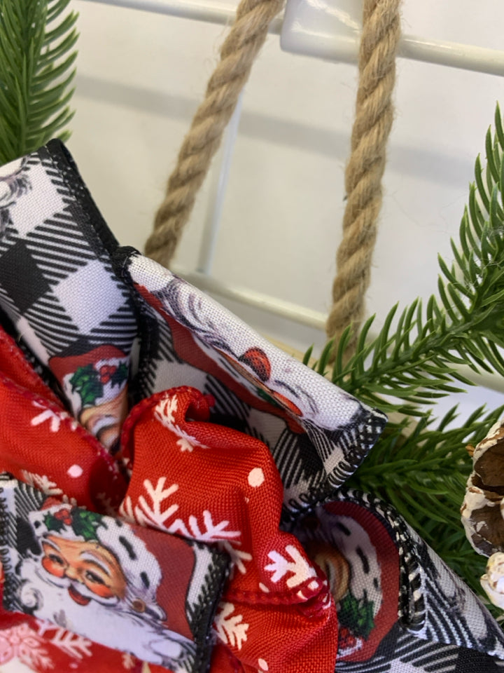 ROUND "WELCOME" HOLIDAY SANTA RIBBON SIGN.
