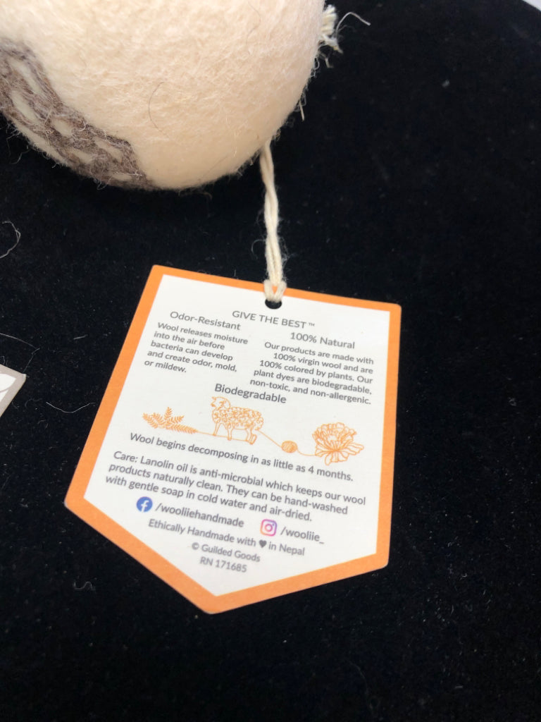 4 EMBROIDERED WOOLIIE WOOL DRYER BALLS IN BAG.