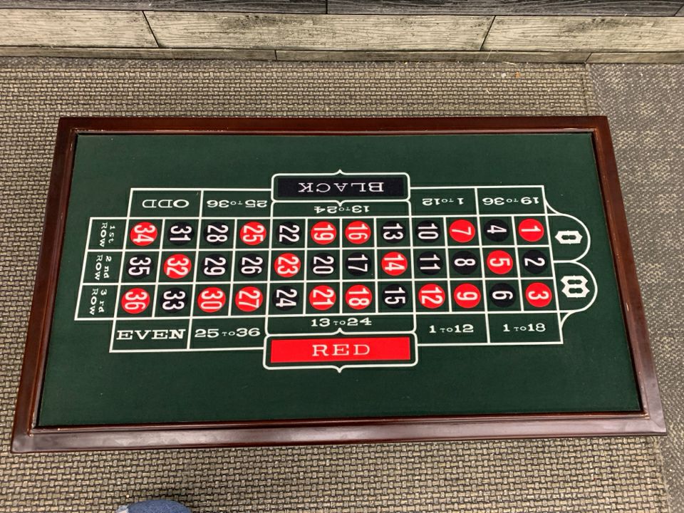 3PC 3 IN 1 VEGAS STYLE CASINO TABLETOP GAME.