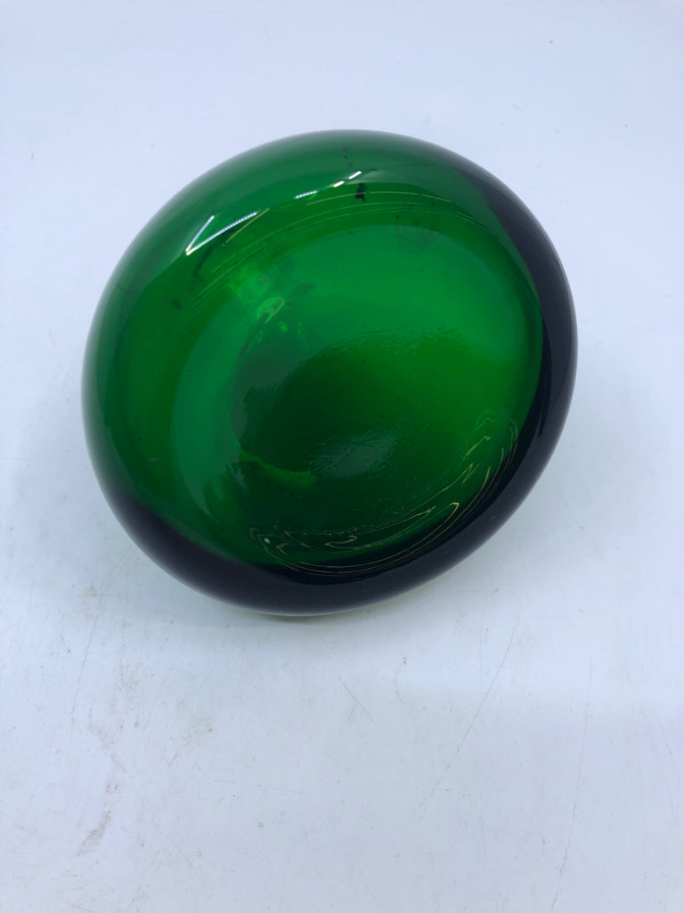 GREEN GLASS OIL LAMP.