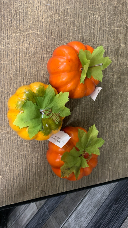 3 FOAM PUMPKINS DECOR.