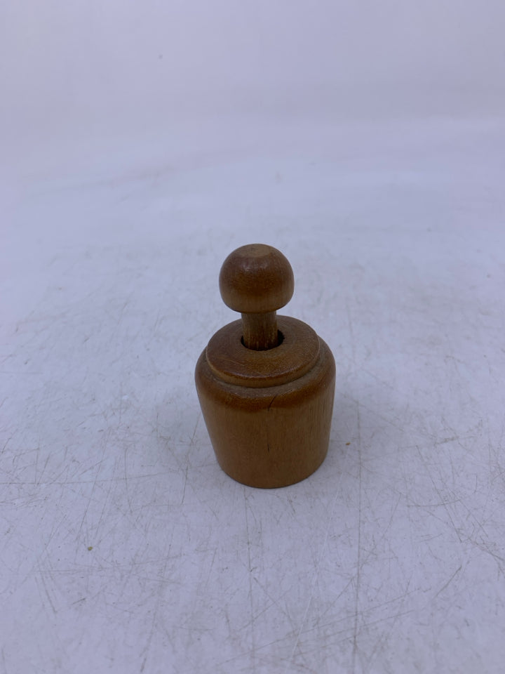 PRIMITIVE STYLE WOOD ACORN STAMP.