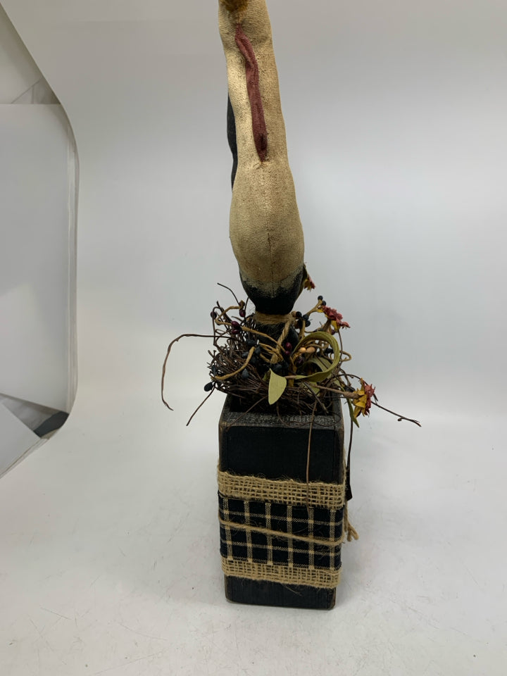 PAINTED BURLAP ROOSTER IN BLACK PLANTER.